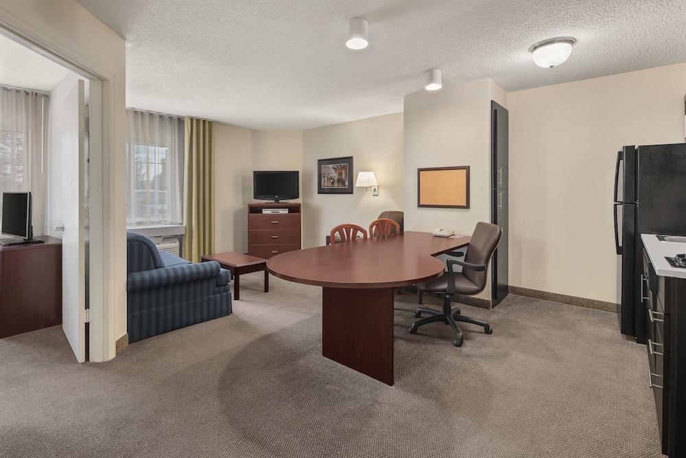 Candlewood Suites Raleigh Crabtree By Ihg Екстериор снимка