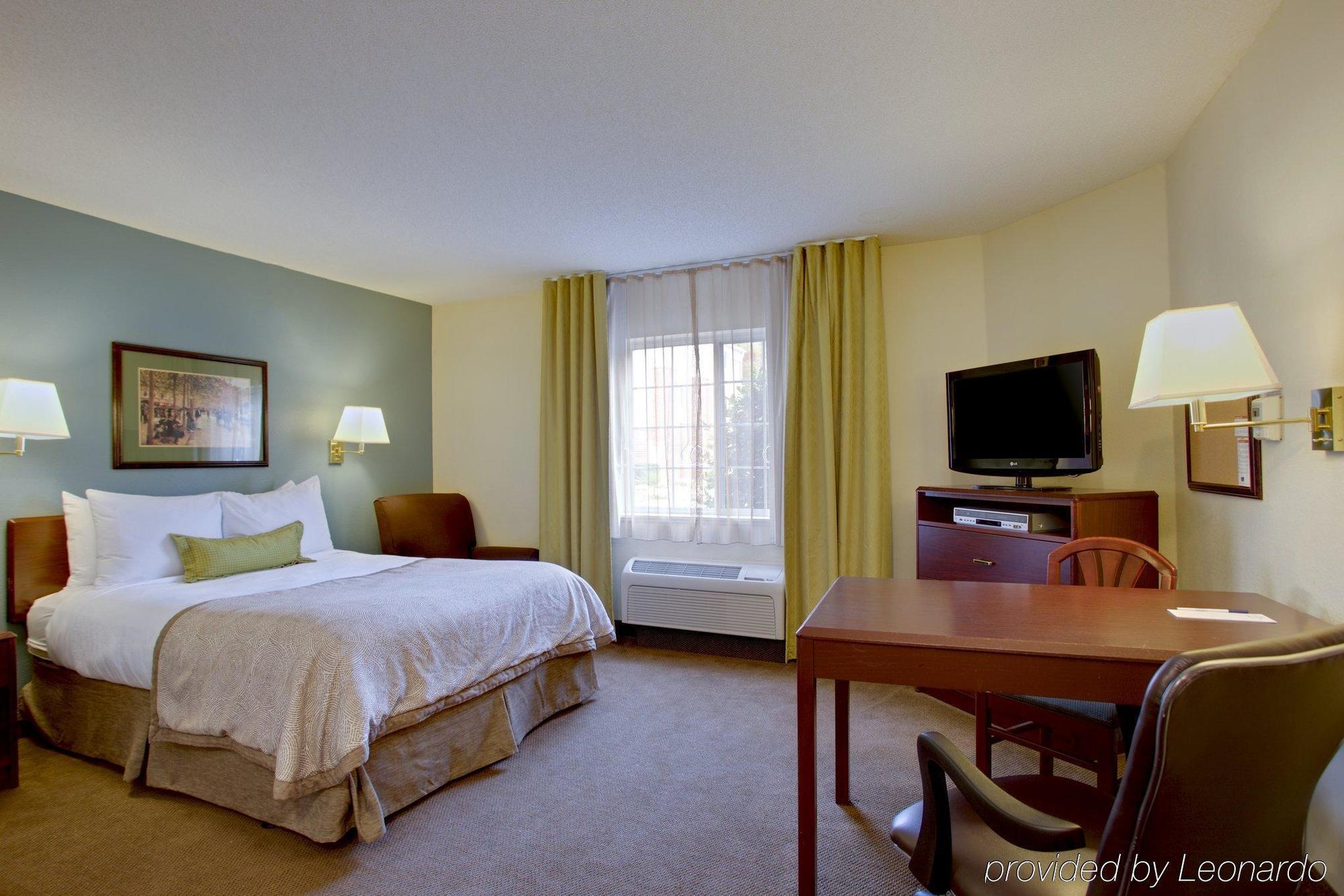 Candlewood Suites Raleigh Crabtree By Ihg Екстериор снимка