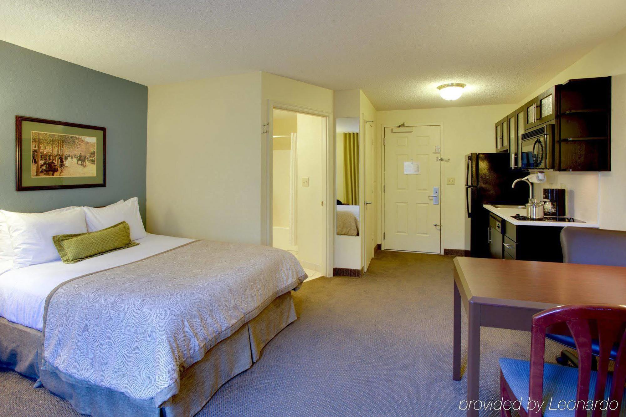 Candlewood Suites Raleigh Crabtree By Ihg Екстериор снимка