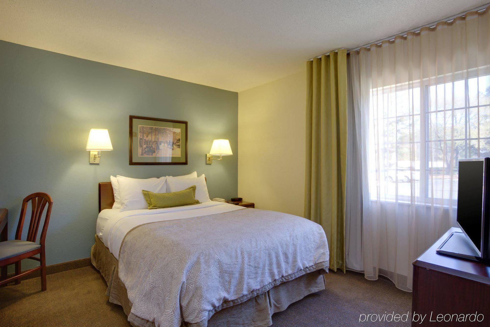 Candlewood Suites Raleigh Crabtree By Ihg Екстериор снимка