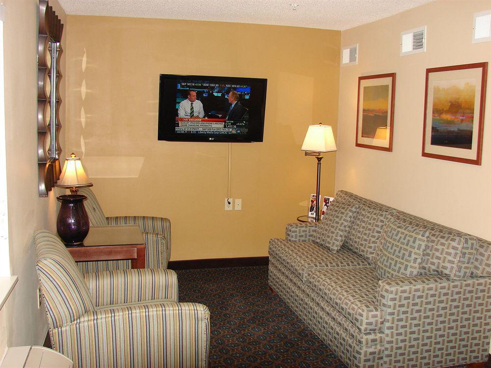 Candlewood Suites Raleigh Crabtree By Ihg Екстериор снимка