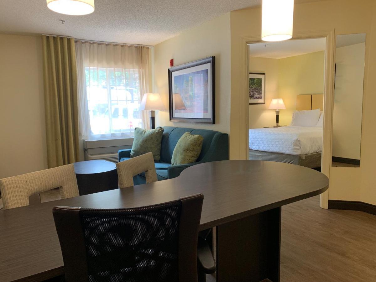 Candlewood Suites Raleigh Crabtree By Ihg Екстериор снимка